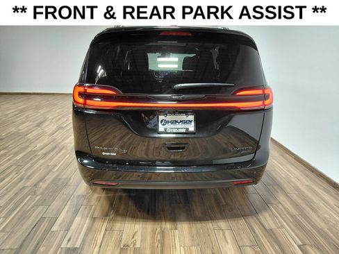 Used 2026 Chrysler Pacifica Limited w/ S Appearance Package AWD/4WD image 8