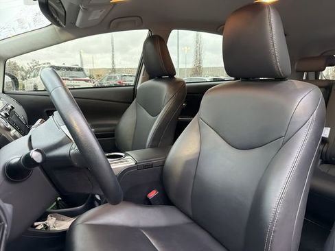 Used 2017 Toyota Prius V Five image 12