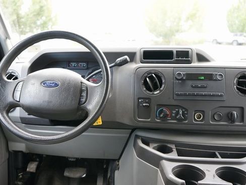 Used 2010 Ford E-150 and Econoline 150 image 5