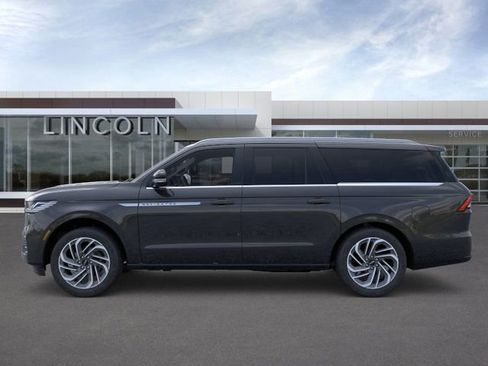 New 2025 Lincoln Navigator L Reserve AWD/4WD image 3