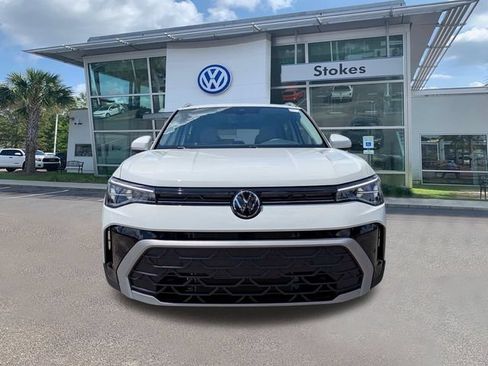 New 2026 Volkswagen Taos SE FWD image 9
