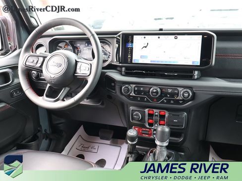 Used 2024 Jeep Wrangler Unlimited Rubicon AWD/4WD image 13