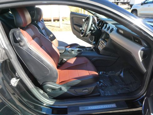Used 2016 Ford Mustang Premium image 25