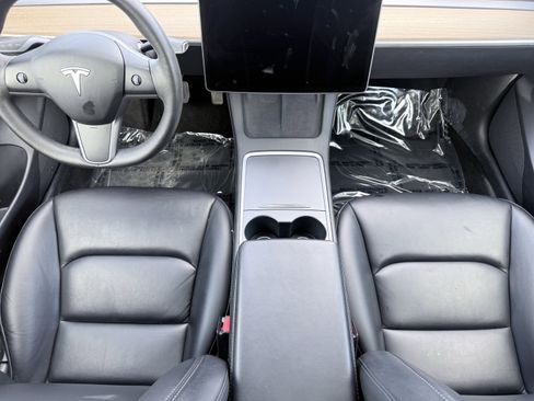 Used 2023 Tesla Model 3 Standard Range image 2