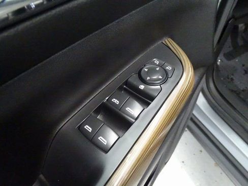 Used 2021 GMC Acadia SLE w/ Driver Convenience Package image 10