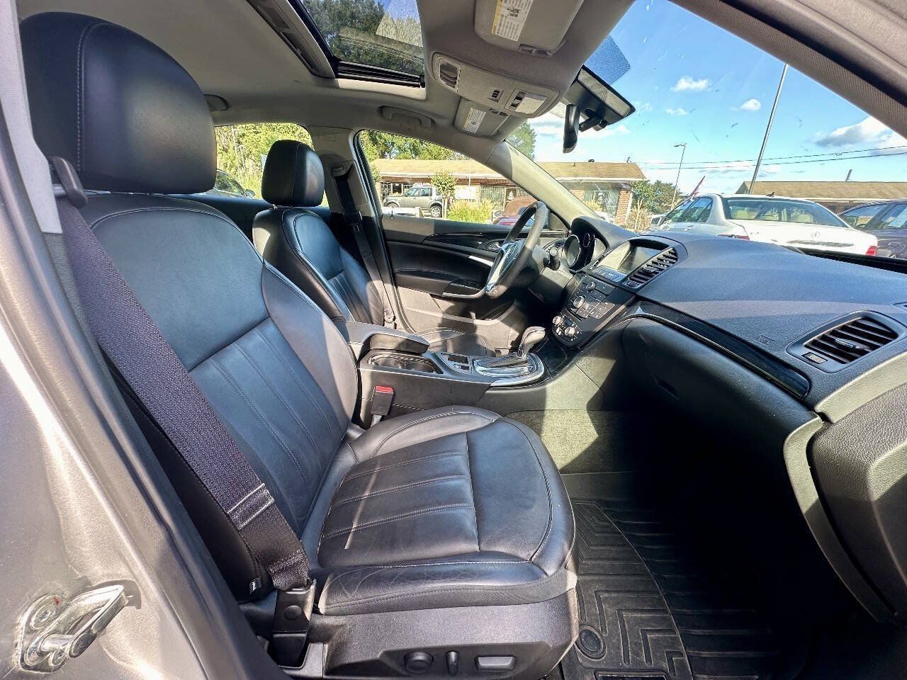 Used 2013 Buick Regal Premium FWD image 18