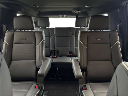New 2026 Cadillac Escalade ESV Luxury AWD/4WD image 16