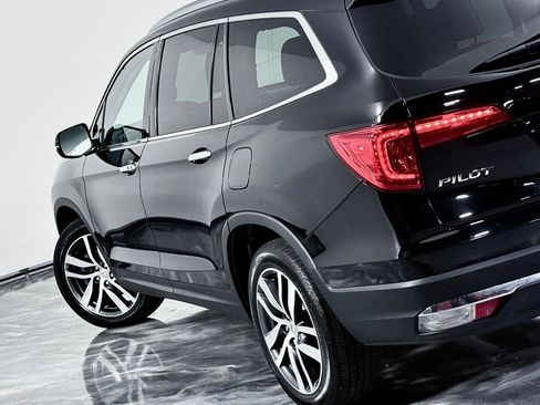 Used 2018 Honda Pilot Touring image 13