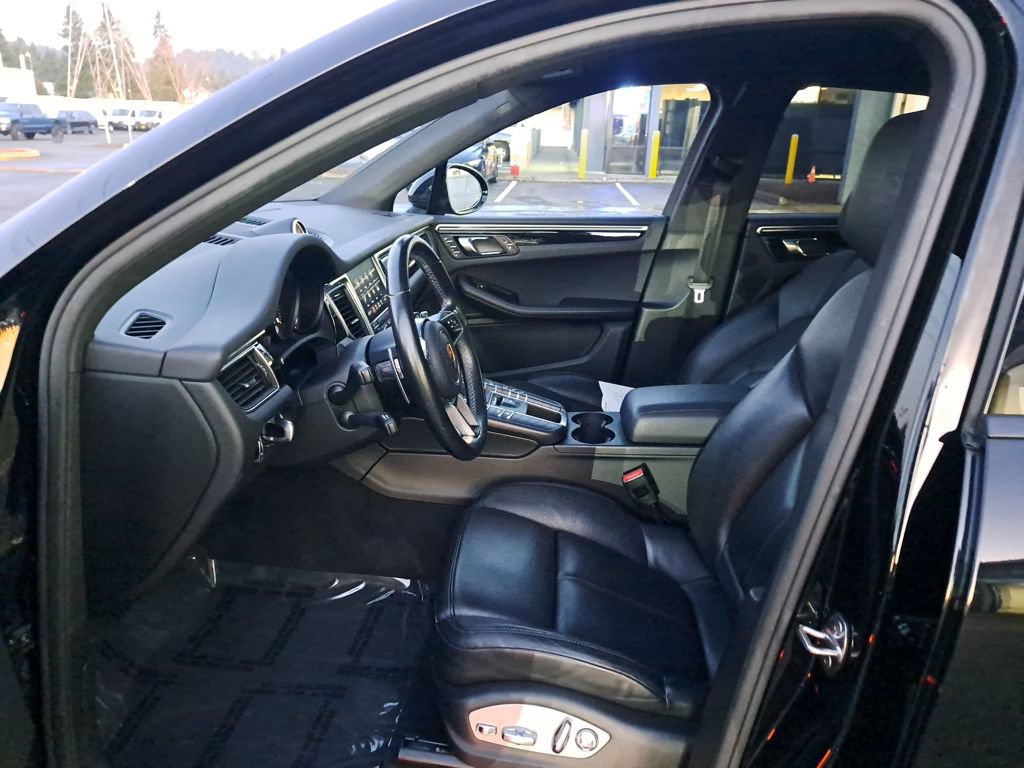 Used 2018 Porsche Macan AWD/4WD image 11
