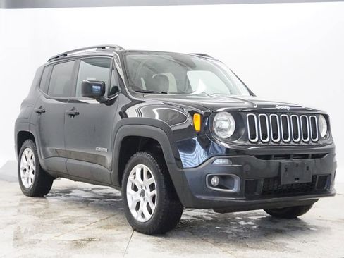 Used 2017 Jeep Renegade Latitude w/ Cold Weather Group image 9