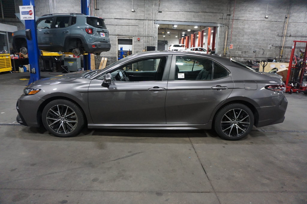 Used 2024 Toyota Camry SE FWD image 19