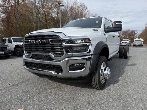 New 2026 RAM 5500 Tradesman w/ Chrome Appearance Group AWD/4WD image 3