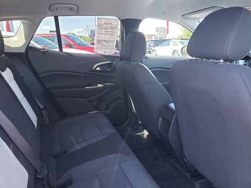Used 2024 Chevrolet Trax LS w/ LS Convenience Package FWD image 17