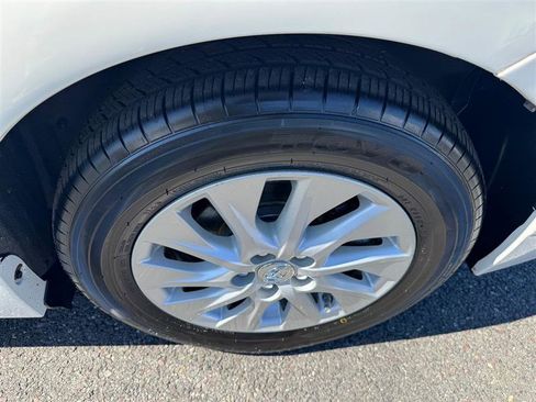 Used 2013 Toyota Prius Plug-In Hybrid image 27