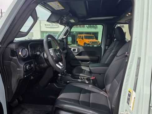 Used 2024 Jeep Wrangler Unlimited Sahara w/ Safety Group image 19