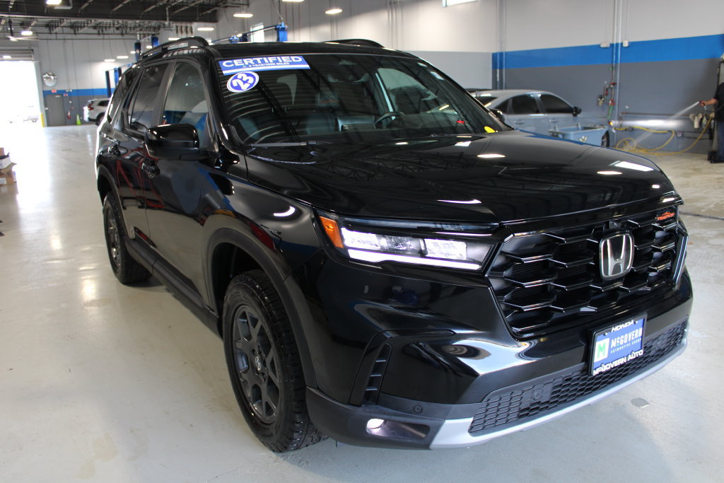 Used 2023 Honda Pilot TrailSport image 3