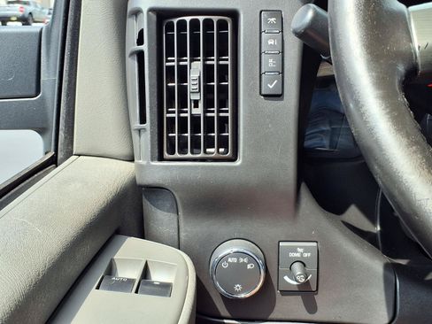Used 2018 Chevrolet Express 2500 w/ Driver Convenience Package RWD image 15