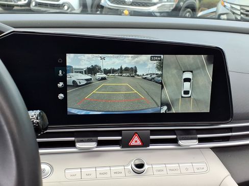Used 2024 Hyundai Elantra Limited FWD image 16