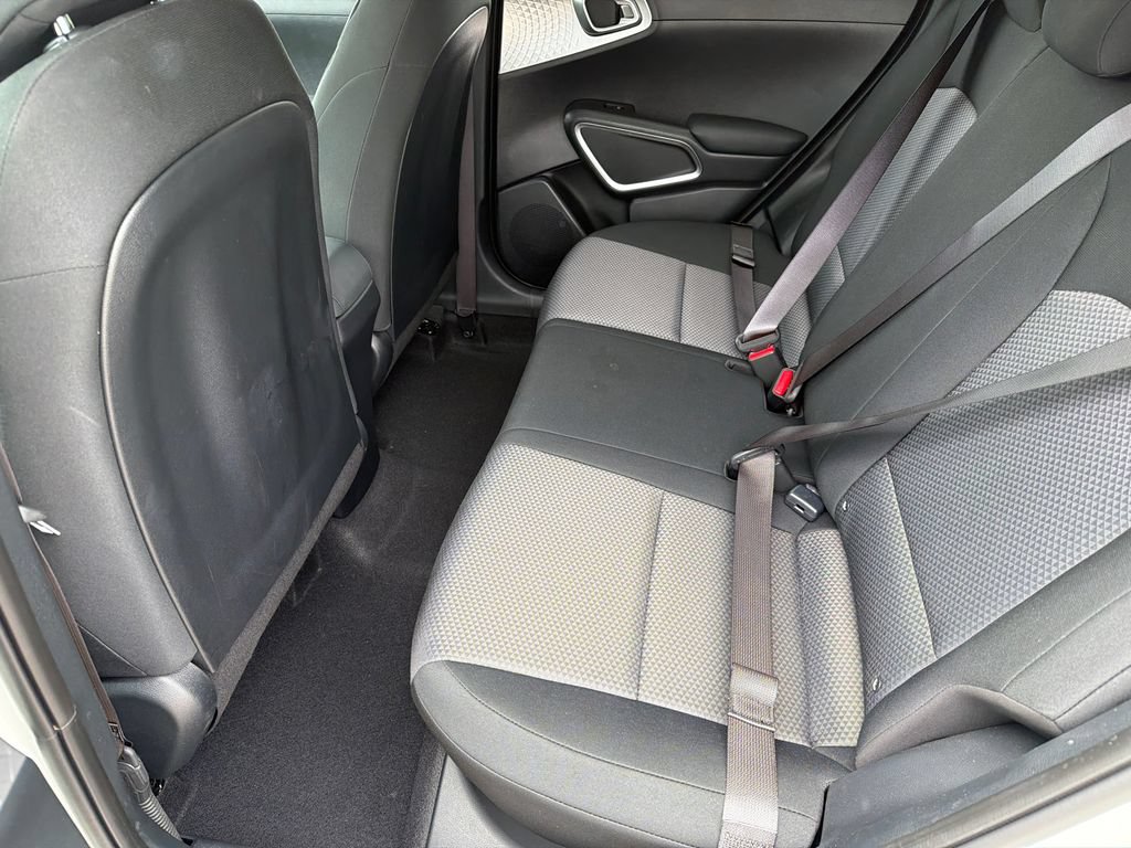 Used 2025 Kia Soul LX w/ LX Technology Package FWD image 20