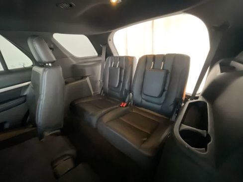 Used 2018 Ford Explorer XLT w/ Equipment Group 202A image 24