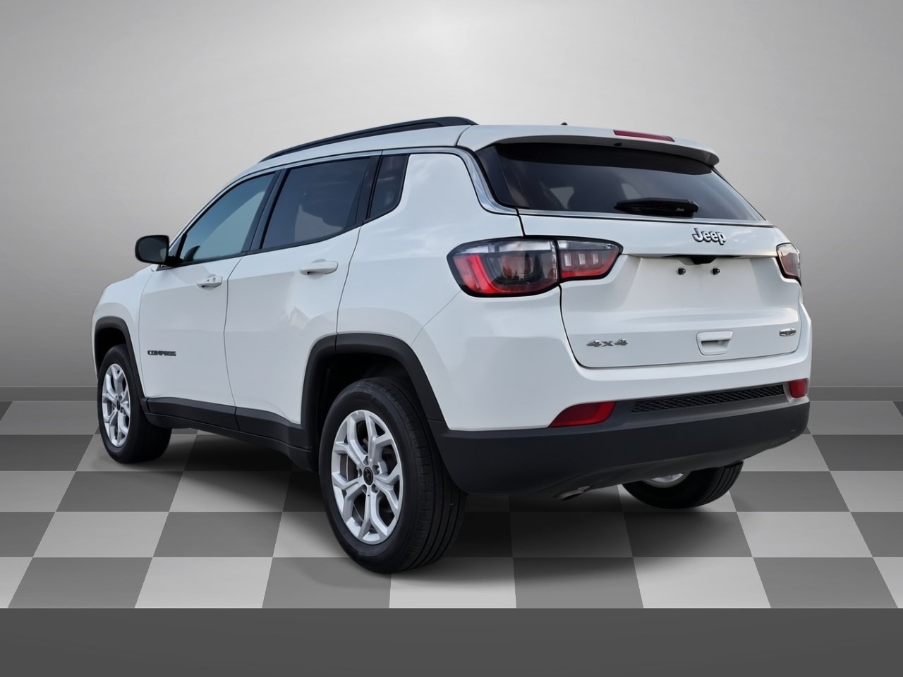 Used 2025 Jeep Compass Latitude AWD/4WD image 4