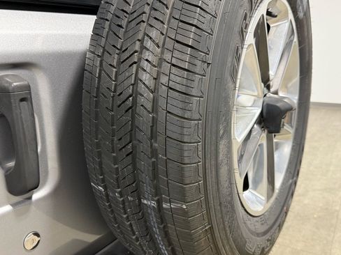 Used 2020 Jeep Wrangler Unlimited Sahara image 15