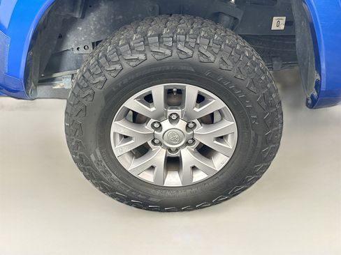 Used 2018 Toyota Tacoma SR5 image 11