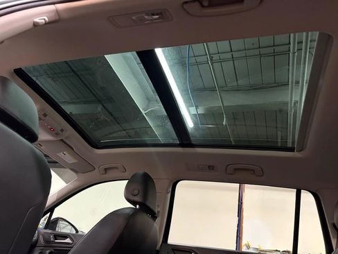 Used 2018 Volkswagen Tiguan SEL image 10