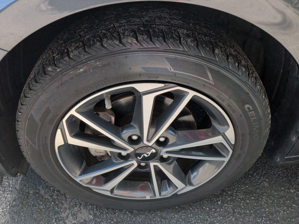 Used 2022 Kia Forte LXS w/ LXS Technology Package FWD image 10