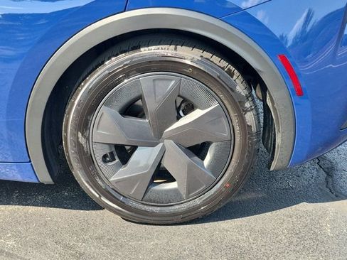 Certified 2025 Toyota Prius LE FWD image 8