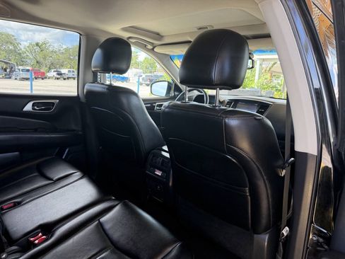 Used 2015 Nissan Pathfinder Platinum FWD image 21