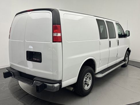 Used 2023 Chevrolet Express 2500 w/ Driver Convenience Package image 7