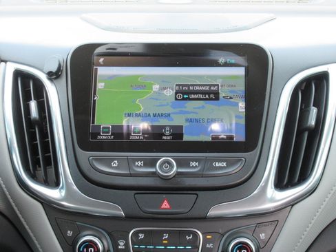 Used 2018 Chevrolet Equinox Premier FWD image 15