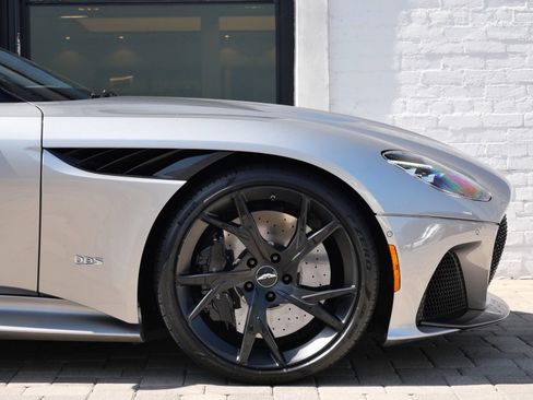 Used 2023 Aston Martin DBS Coupe RWD image 4