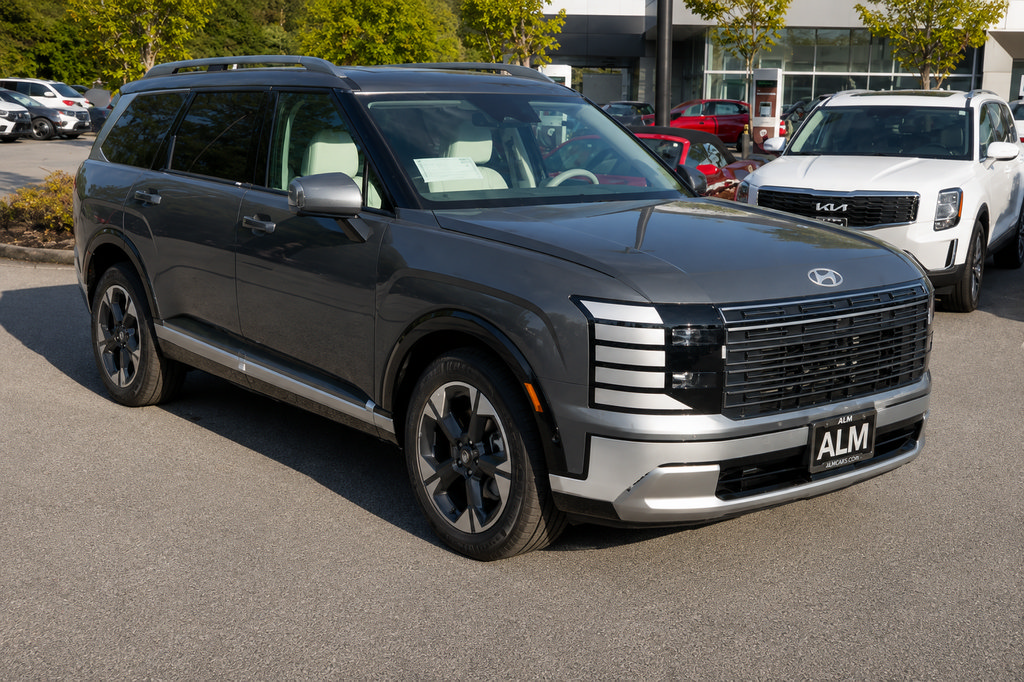New 2027 Hyundai Palisade Limited FWD image 2