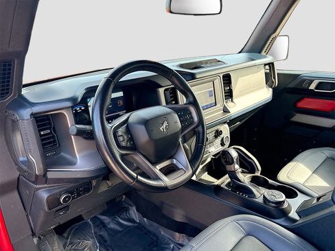 Used 2023 Ford Bronco Outer Banks image 9