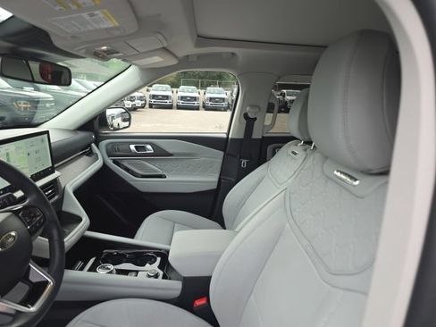 Used 2025 Ford Explorer Platinum w/ Ultimate Package RWD image 9