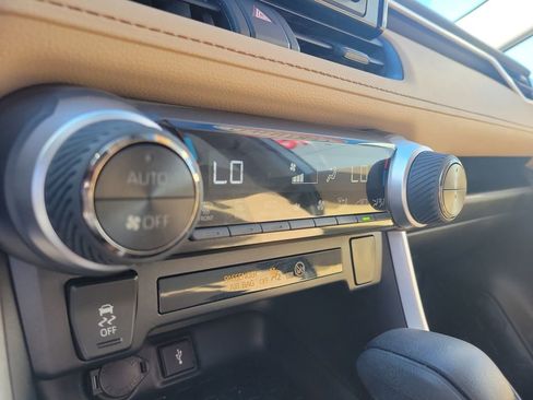 Used 2022 Toyota RAV4 XLE image 20