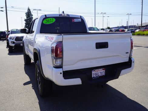 Used 2022 Toyota Tacoma TRD Off-Road w/ Technology Package AWD/4WD image 9