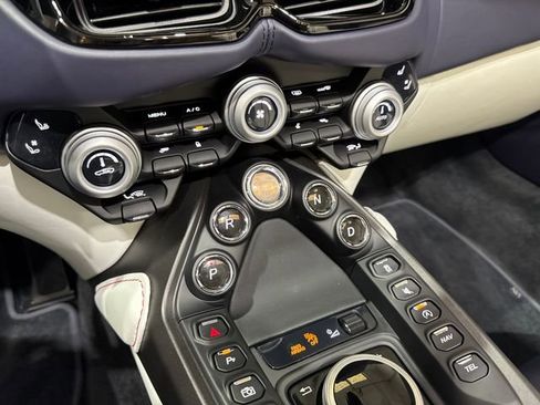Used 2023 Aston Martin V8 Vantage Roadster RWD image 18