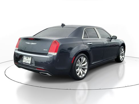 Used 2019 Chrysler 300 Limited RWD image 4