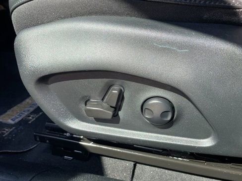 Used 2022 Jeep Compass Limited w/ Sun and Sound Group image 9