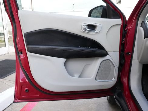 Used 2018 Jeep Compass Latitude w/ Popular Equipment Group image 17