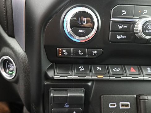 Used 2019 GMC Sierra 1500 SLT w/ SLT Premium Package AWD/4WD image 16