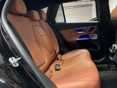 Used 2023 Mercedes-Benz GLC 300 4MATIC w/ Exclusive Trim Package image 36