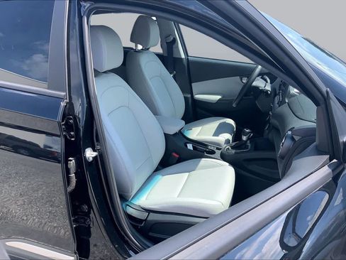 Used 2023 Hyundai Kona Limited FWD image 9