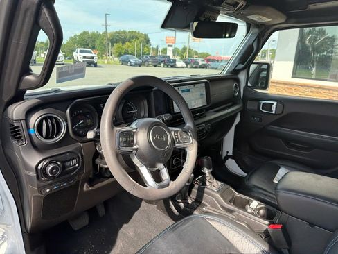 Used 2024 Jeep Wrangler High Altitude AWD/4WD image 3