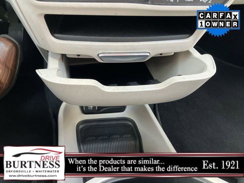 Used 2024 Chrysler Pacifica Touring-L FWD image 35