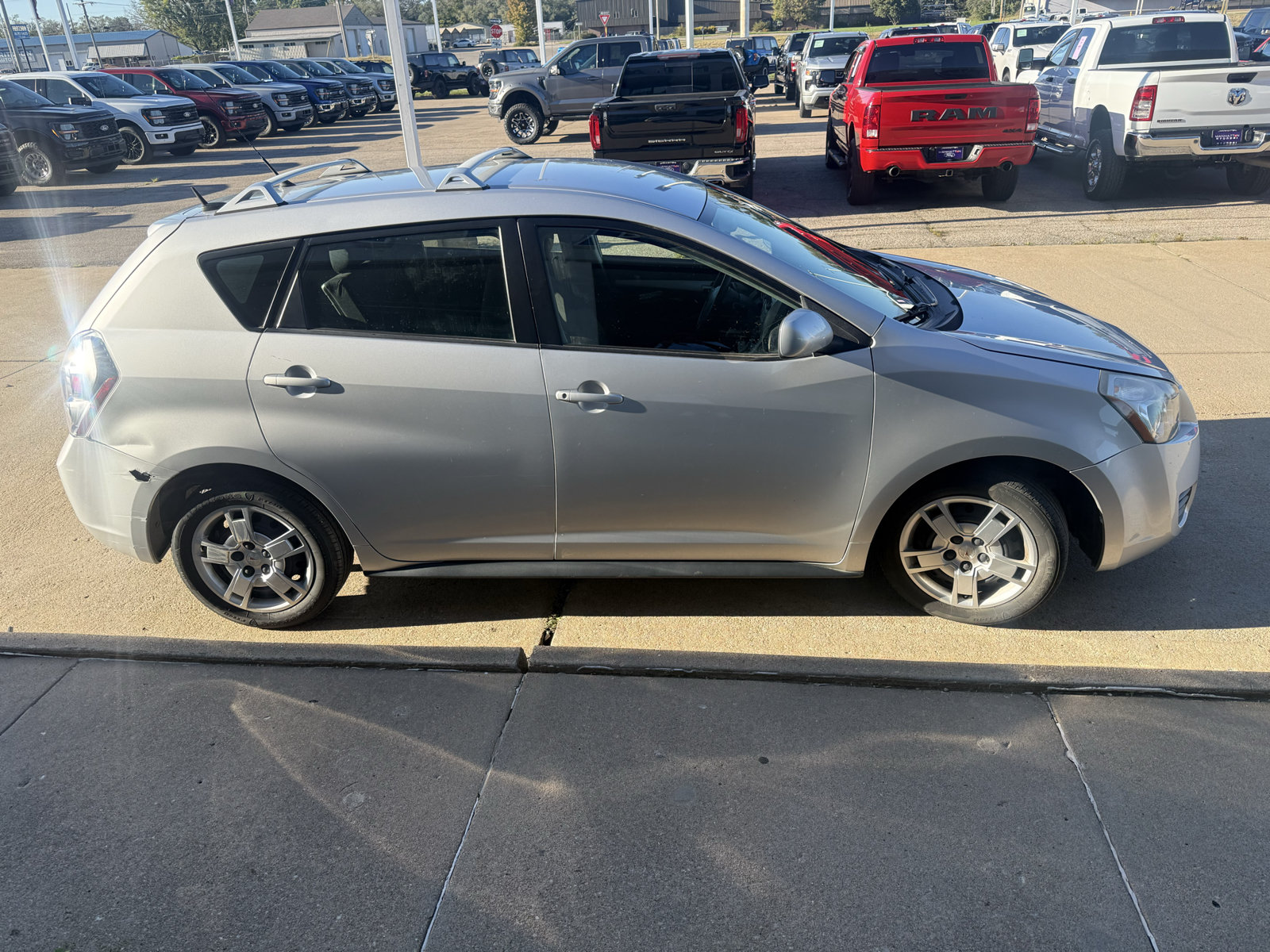 Used 2009 Pontiac Vibe AWD w/ Preferred Package image 4