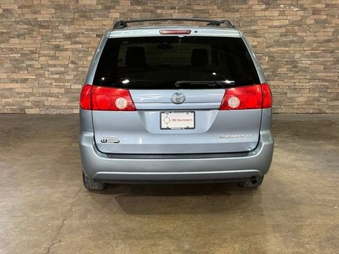 Used 2010 Toyota Sienna LE FWD image 7